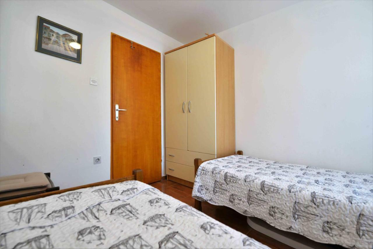 Apartment Miracle Murter Buitenkant foto