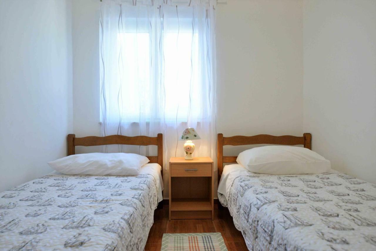 Apartment Miracle Murter Buitenkant foto